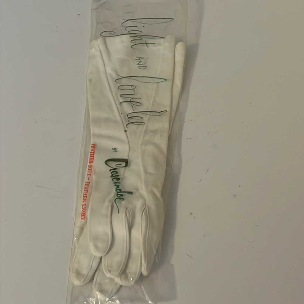Vintage Crescendoe ‘Light and Love-lee’ Ladies long white gloves. LIKE NEW